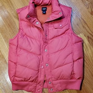 Pink/orange GAP reversible Vest Size Small, very warm w pockets.like new.